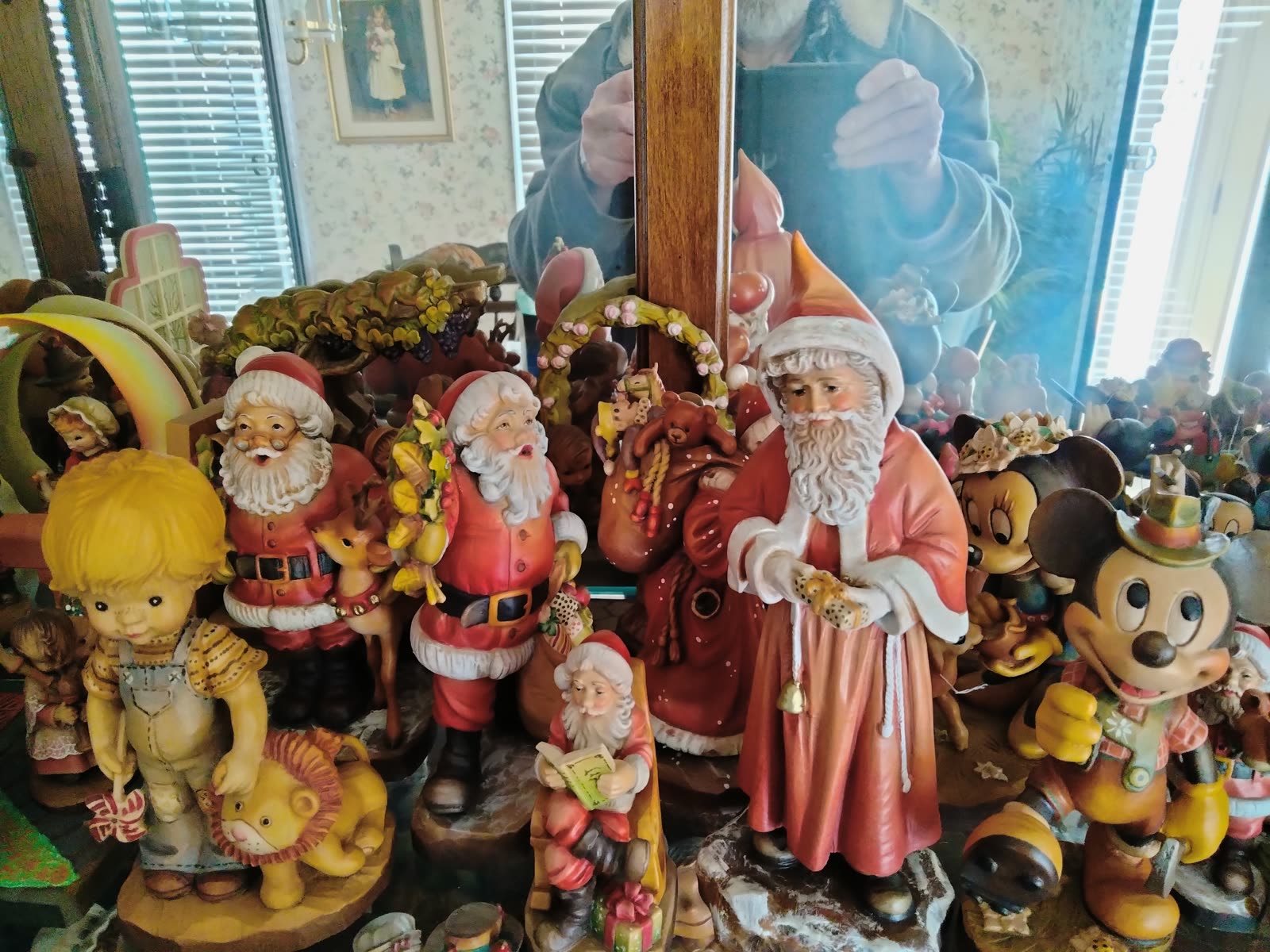 Collectibles display photo 5
