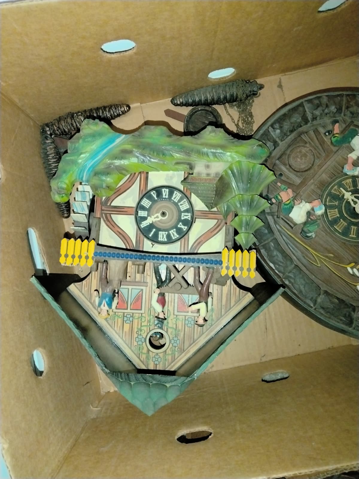 CL-003 Boxed Cuckoo Clock Pair image 2