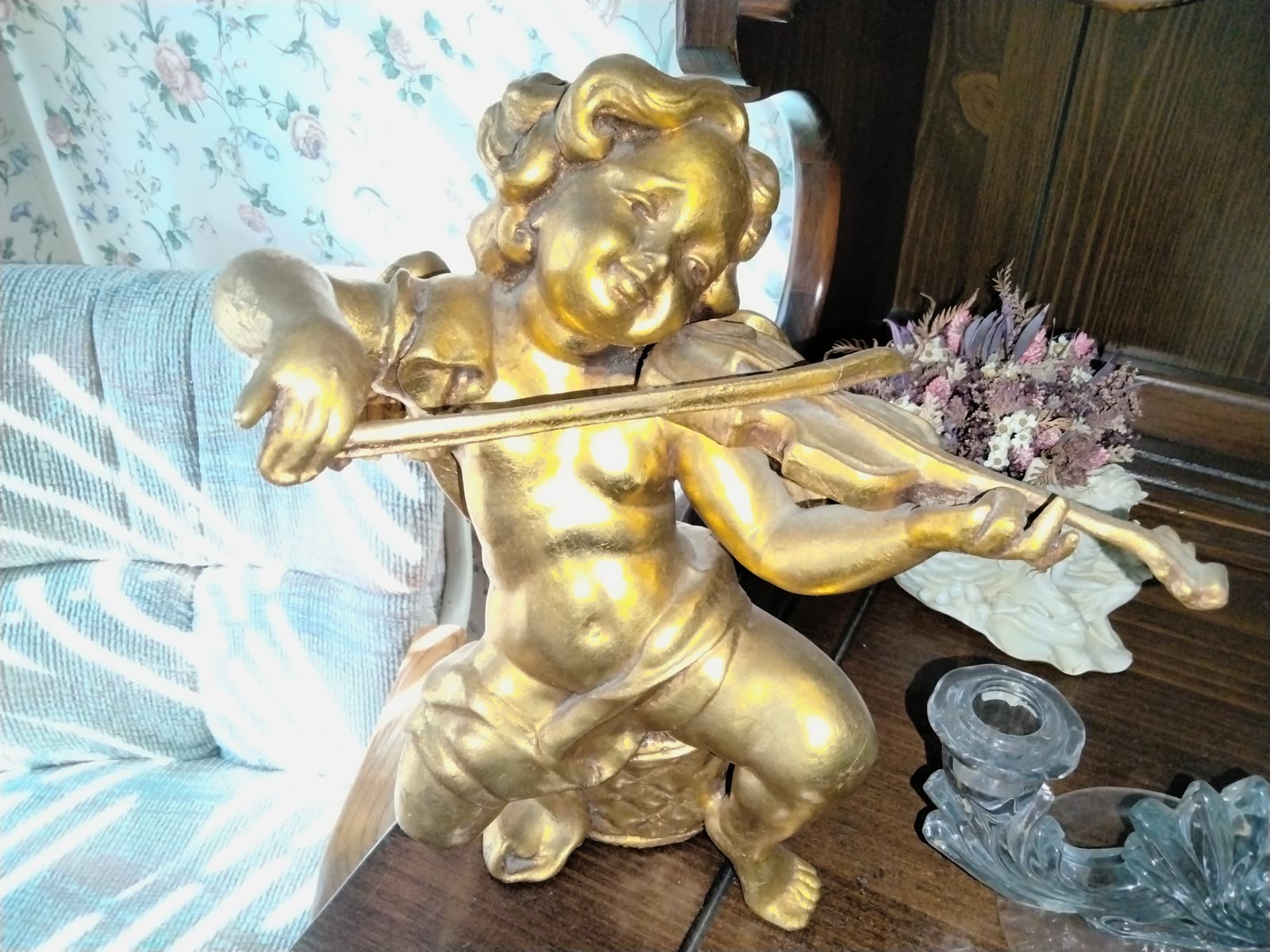 C3-006 Gold Cherub Violin Statue image 1