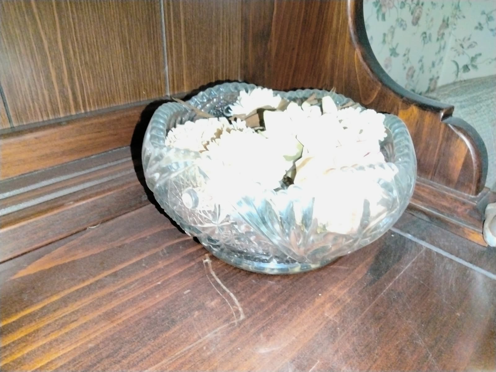 SM-005 Small Cut Glass Bowl image 1