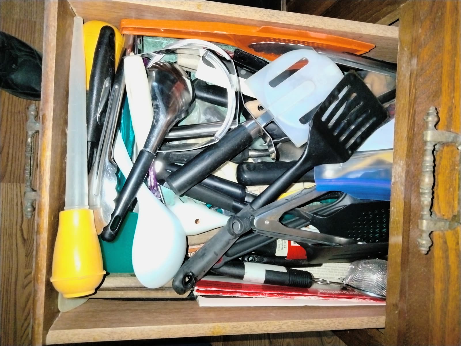 KT-004 Kitchen Utensils & Flatware Lot image 2