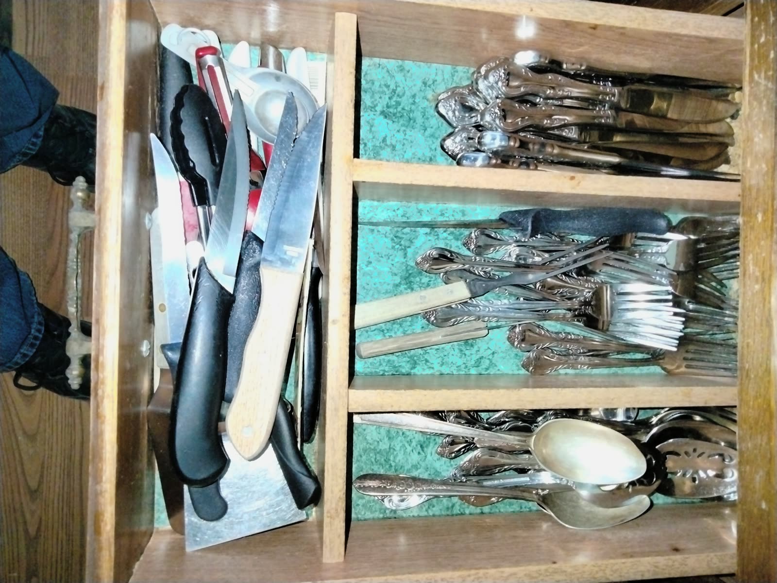 KT-004 Kitchen Utensils & Flatware Lot image 1