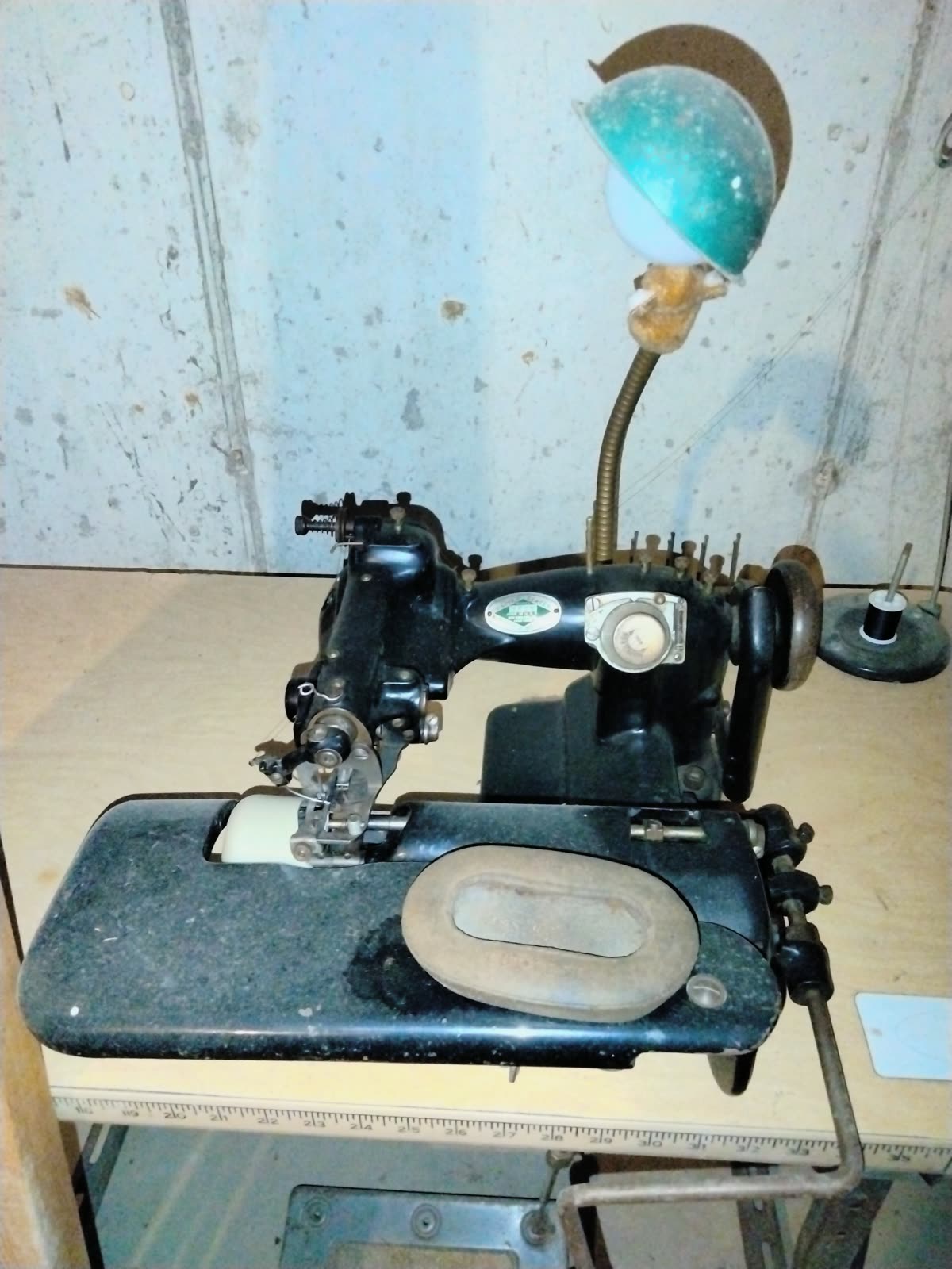 DS-006 Vintage Sewing Machine On Table image 1