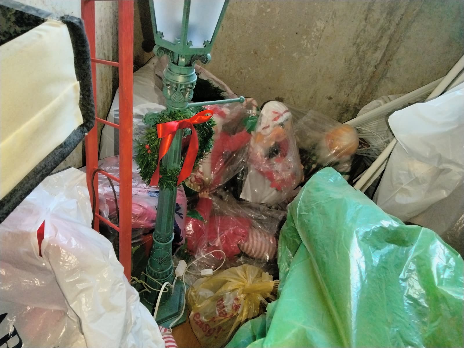 DS-011 Holiday Decor Lot image 1