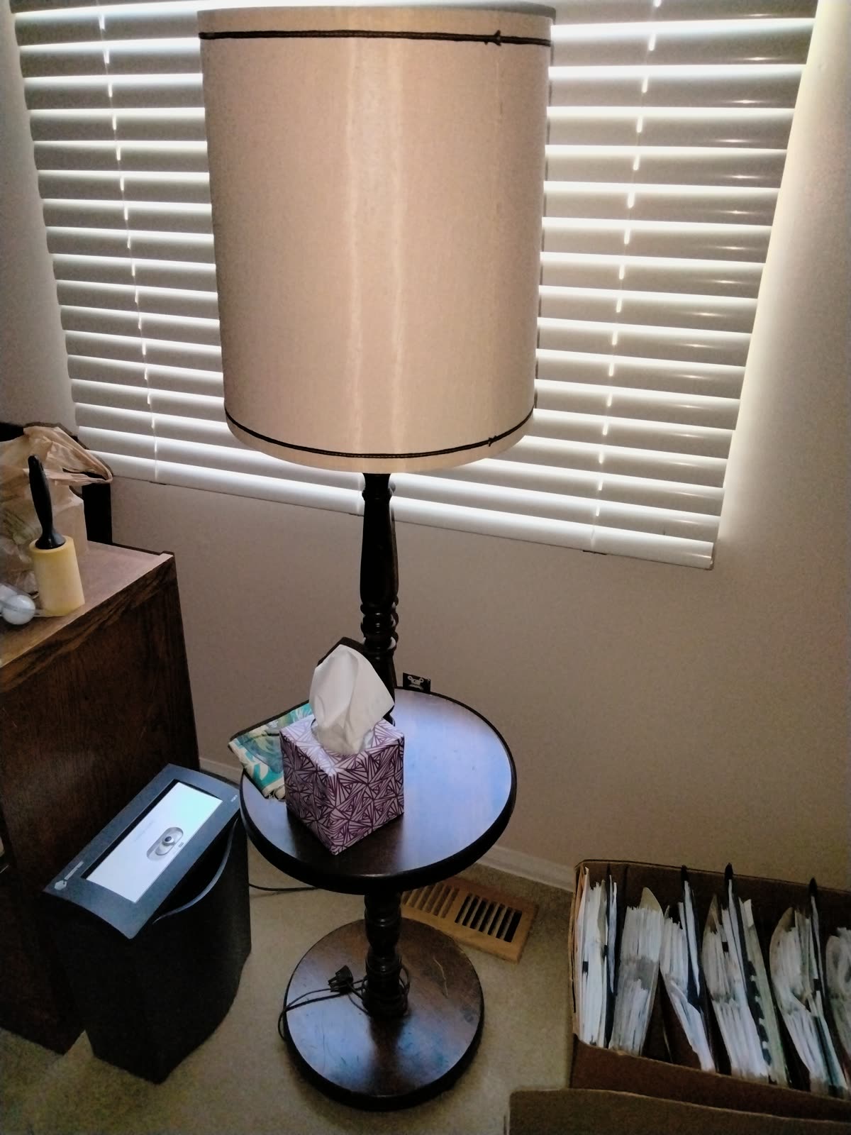 B4-006 Floor Lamp With Table image 1