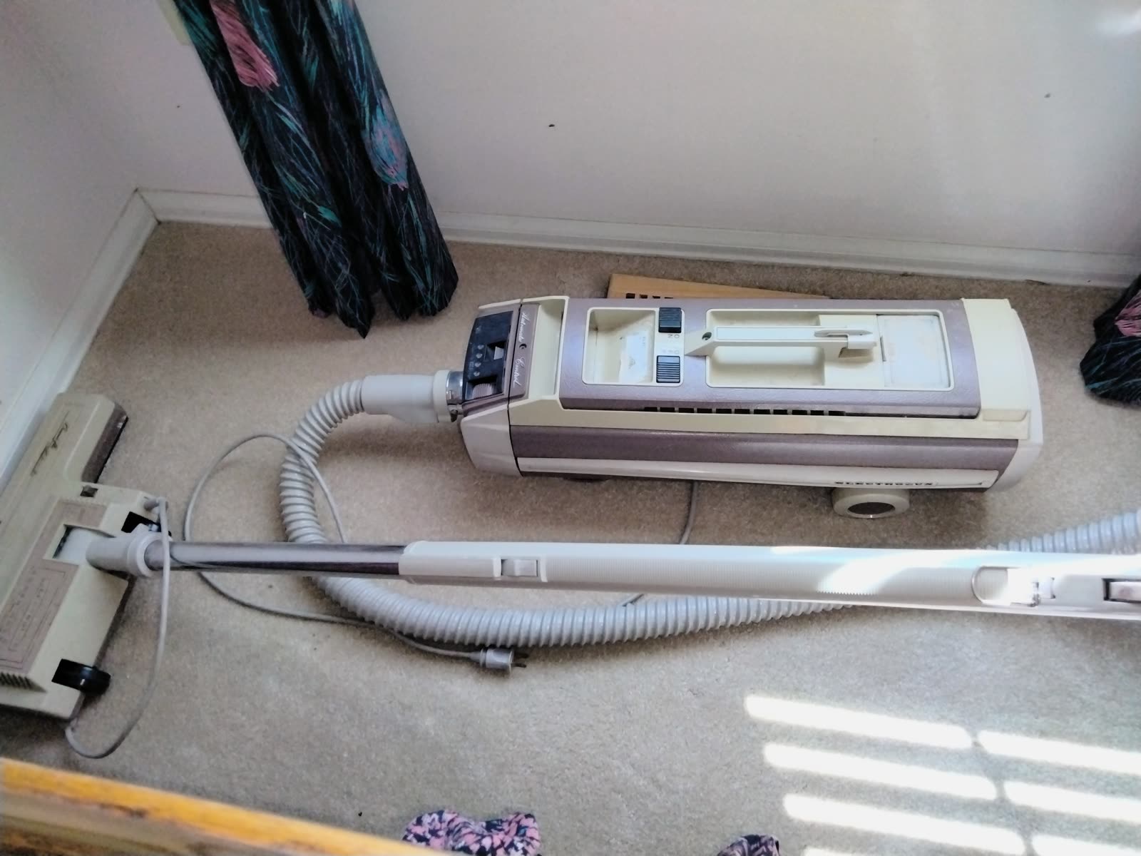 MS-010 Vintage Canister Vacuum Cleaner image 1