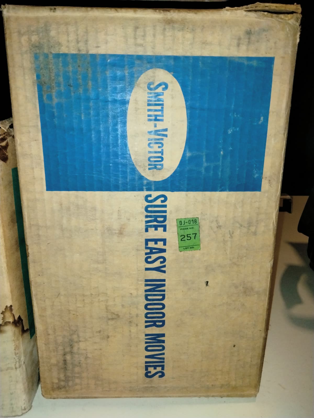 EL-001 Argus 8mm Projector Set image 1