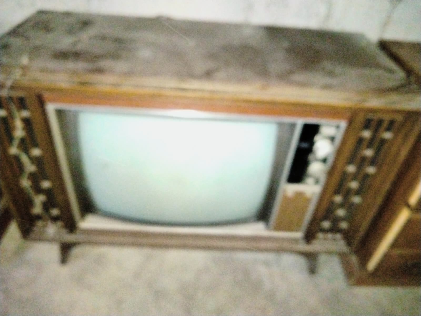 EL-004 Console TV image 1