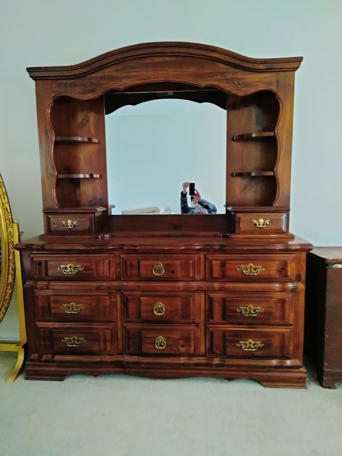B1-001 Dresser With Mirror Hutch image 3