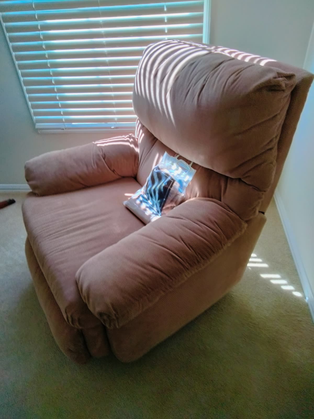 B1-007 LazyBoy Recliner image 2