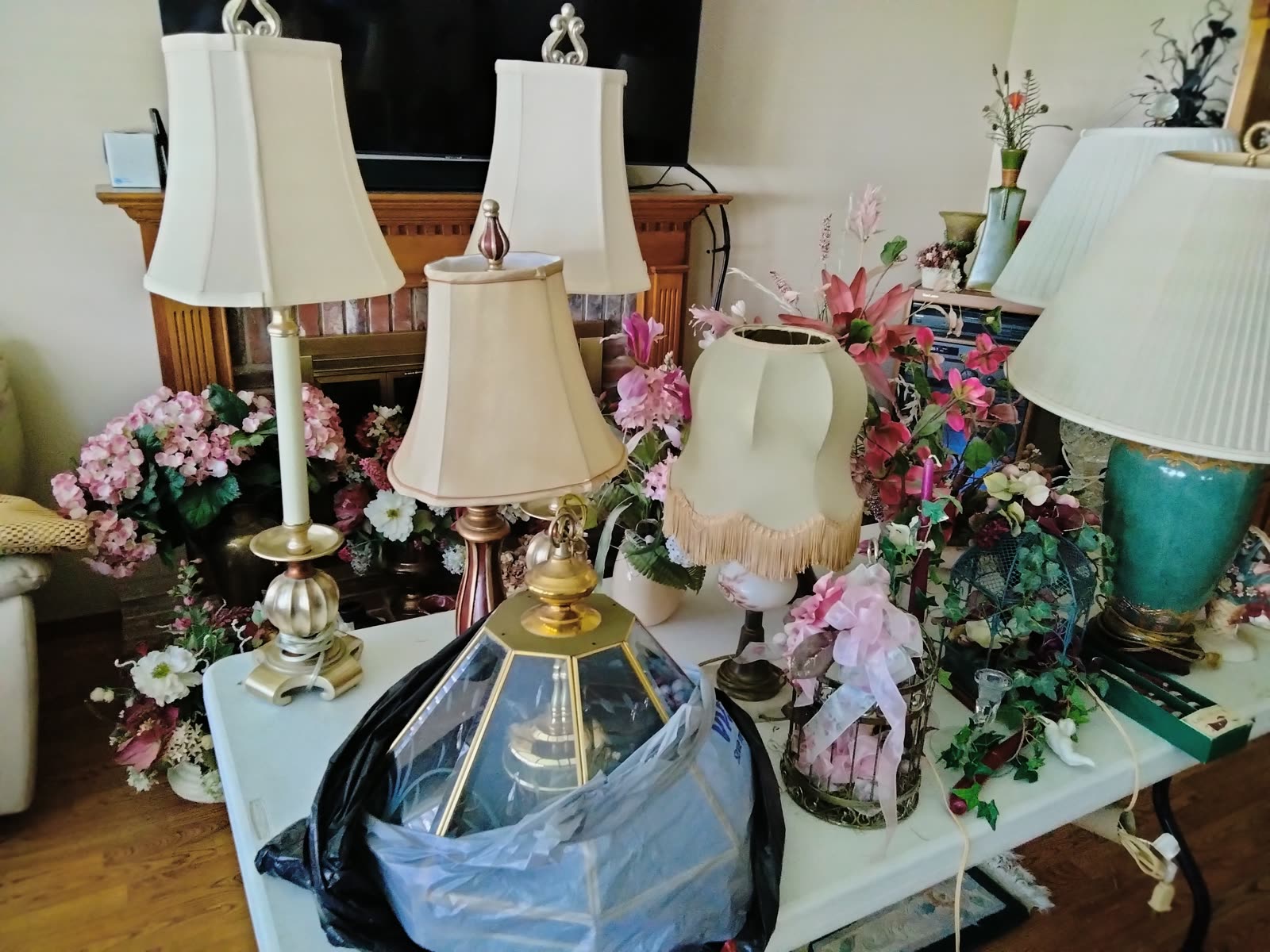 LA-001 Assorted Lamps image 2