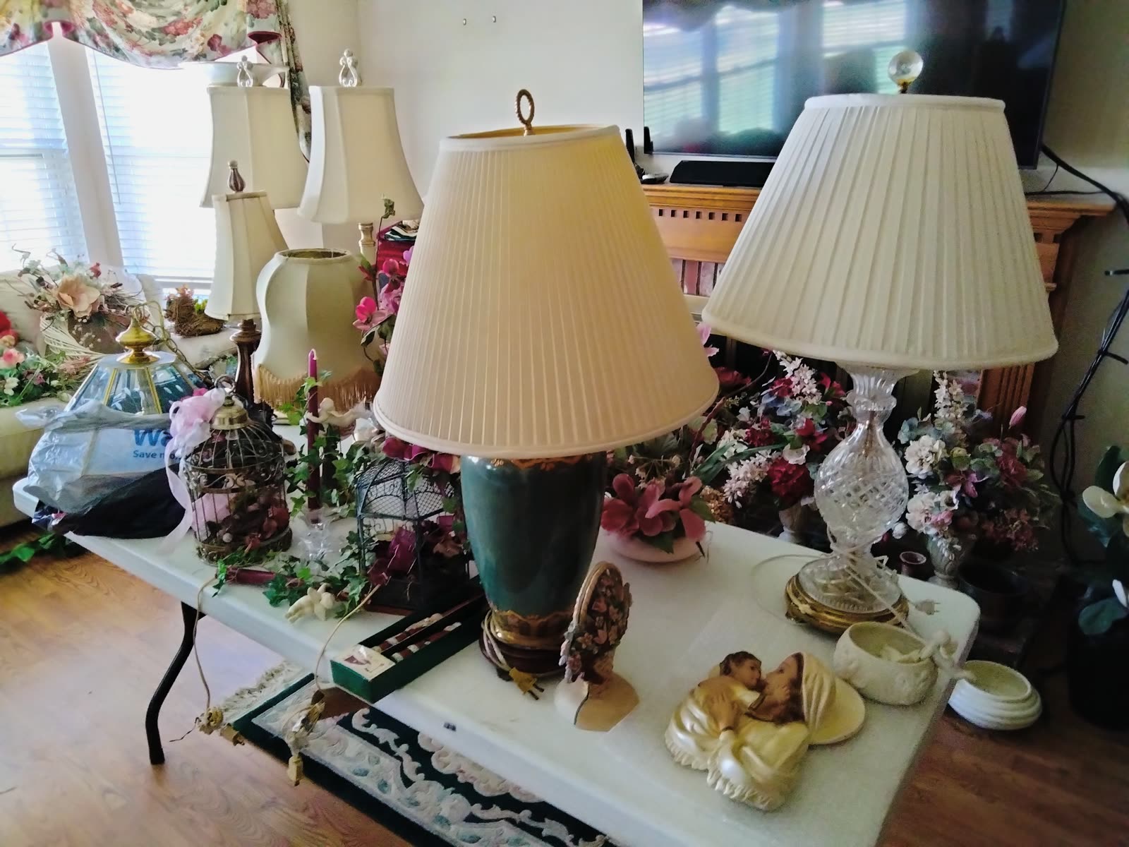 LA-001 Assorted Lamps image 1