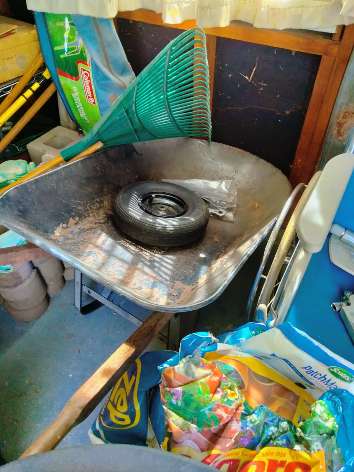 GA-006 Wheelbarrow image 2