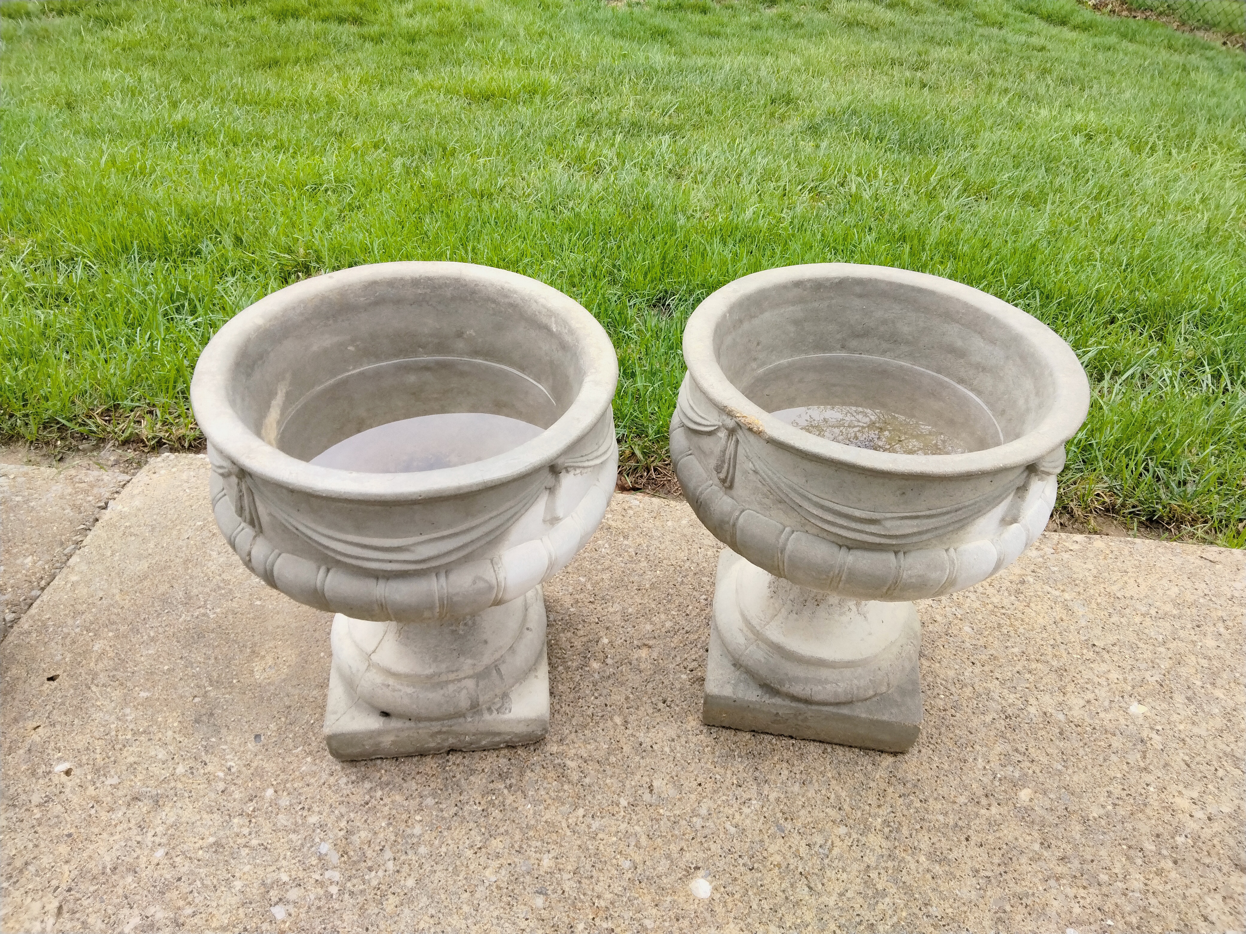OU-001 Outdoor Urn Planters Pair image 3